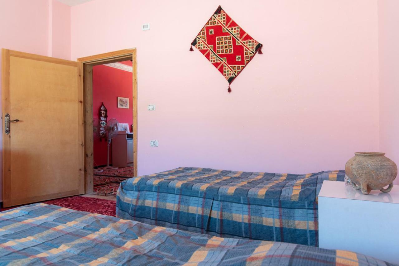 Bedouin Pink Ecohouse Wadi Musa Exterior foto
